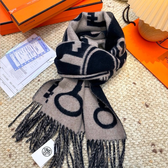 Hermes Key Scarf - Picture 1 of 7